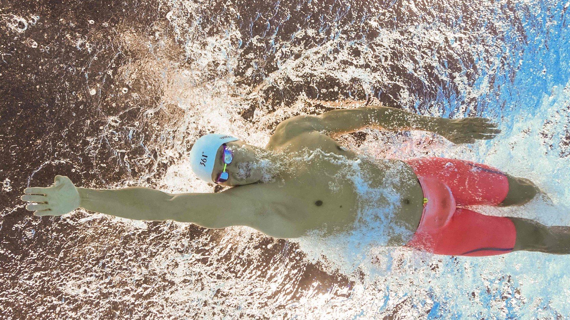 20岁中国新星登陆欧洲遇波折，球场未至先遭极端球迷嘲讽，中国球员无用论再掀争议